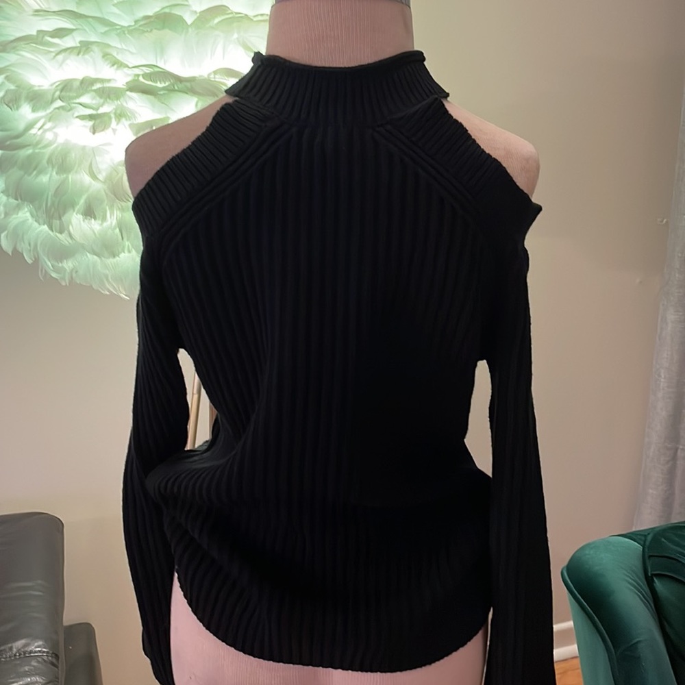 GUESS Size Large - Picture 4 of 5